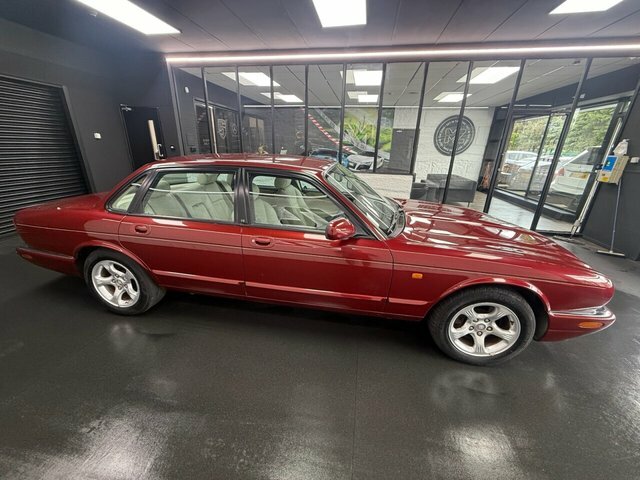 Jaguar XJ Saloon 4.0 Black #13