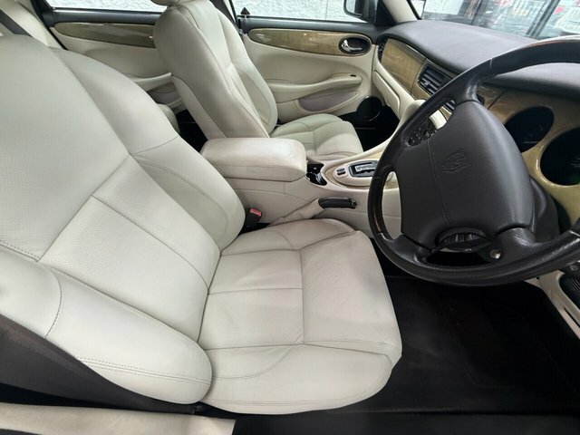 Jaguar XJ Saloon 4.0 Black #23
