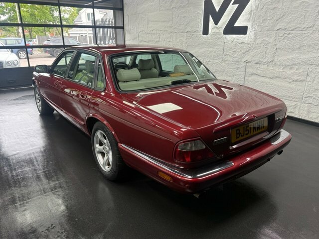 Jaguar XJ Saloon 4.0 Black #19