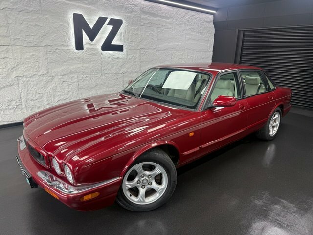 Jaguar XJ 4.0 Xj8 Saloon 285 G Km 290 Red