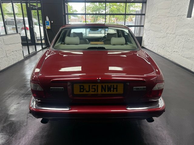 Jaguar XJ Saloon 4.0 Black #11