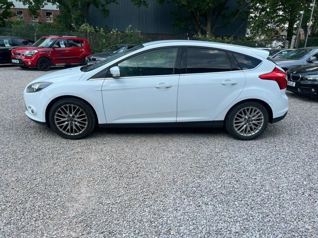 Ford Focus 1.6 Zetec Hatchback Euro 5 105 BV13WUT White #4
