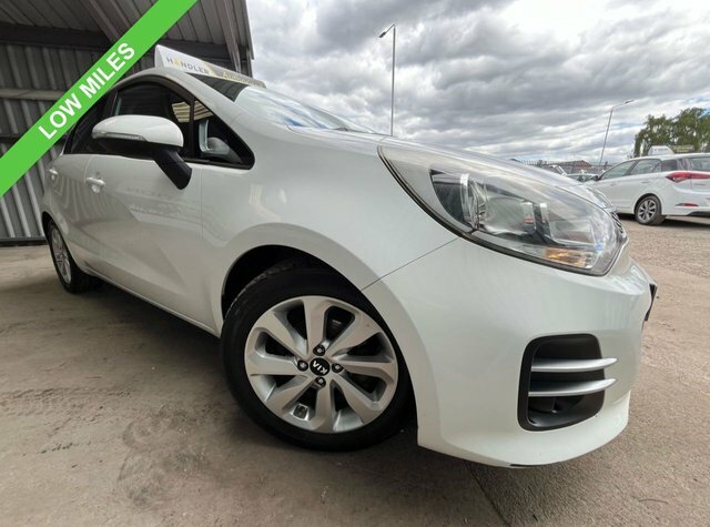 Kia RIO 1.25 2 Hatchback Euro 6 84 Bhp WF65KBY White #2