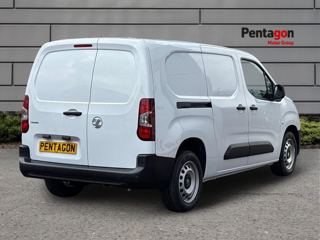 Vauxhall Combo 1.5 Prime Plus Panel Van 6Dr Xl Euro DS26MHJ White #4
