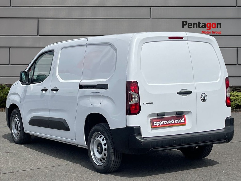 Vauxhall Combo 1.5 Prime Plus Panel Van 6Dr Xl Euro DS26MHU White #2