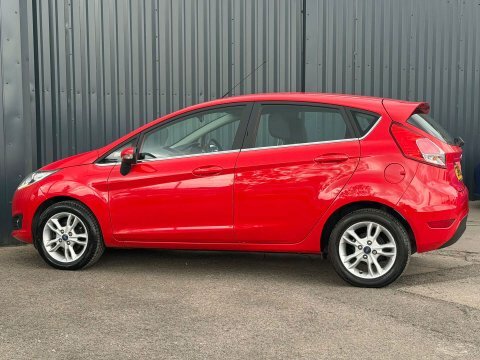 Ford Fiesta 1.5 Fiesta Zetec SR16XUL Red #5
