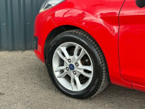 Ford Fiesta 1.5 Fiesta Zetec SR16XUL Red #4