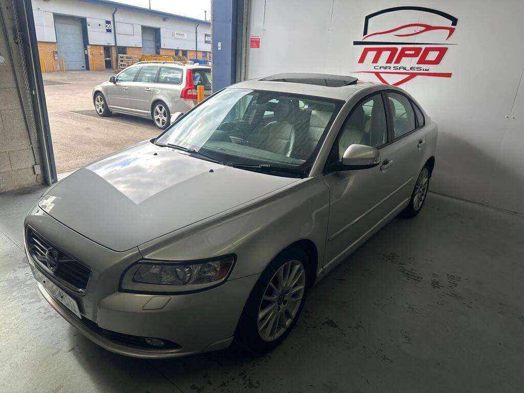 Volvo S40 1.6D Drive Se Edition Saloon Silver #2