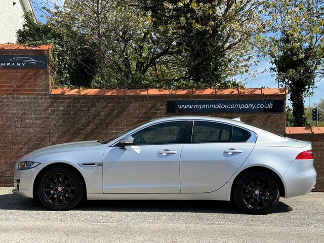 Jaguar XE 2.0D Se Saloon Euro 6 S S 180 OV16LJX Silver #4