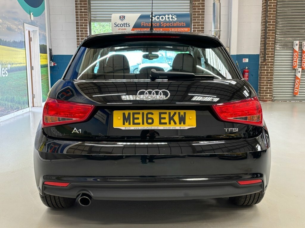 Audi A1 1L Sport Black #6