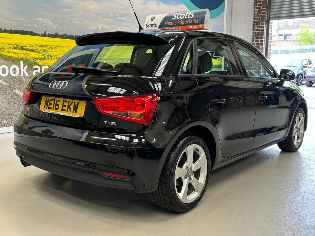 Audi A1 1L Sport Black #5
