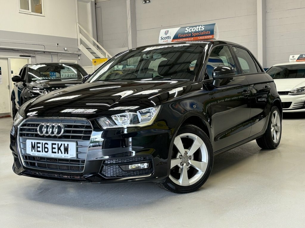 Audi A1 1L Sport Black #3