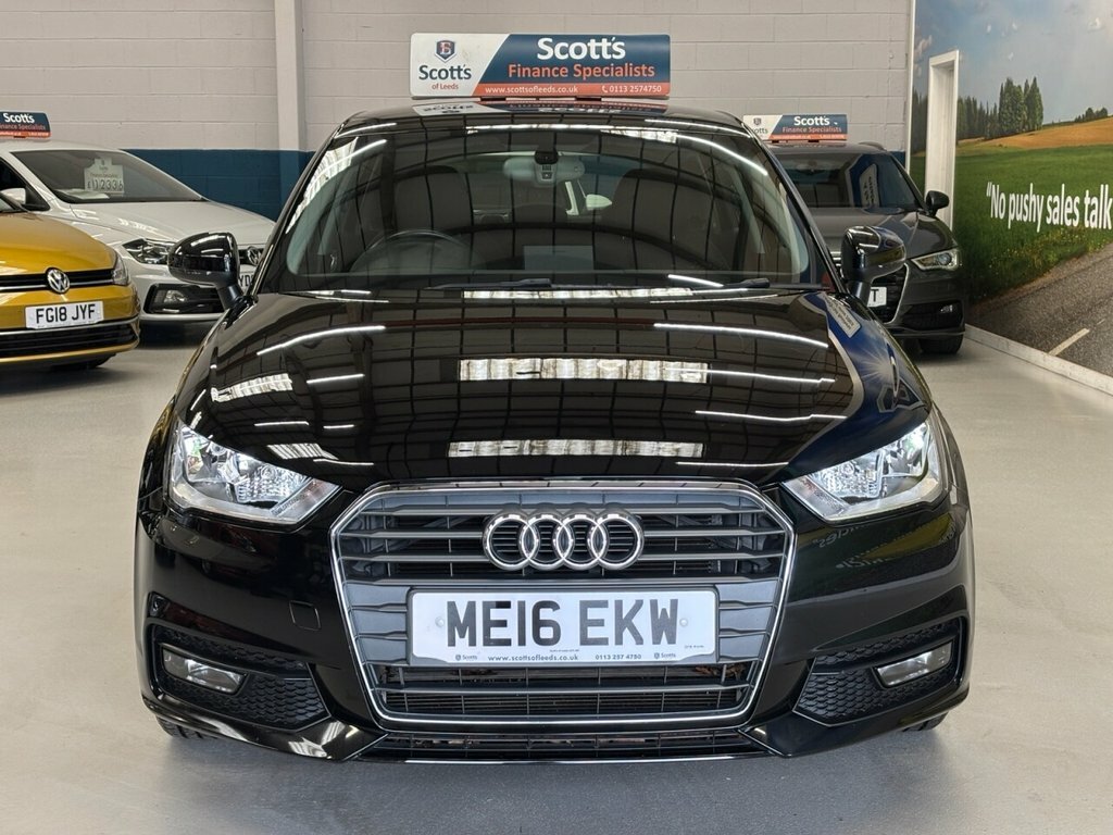 Audi A1 1L Sport Black #2