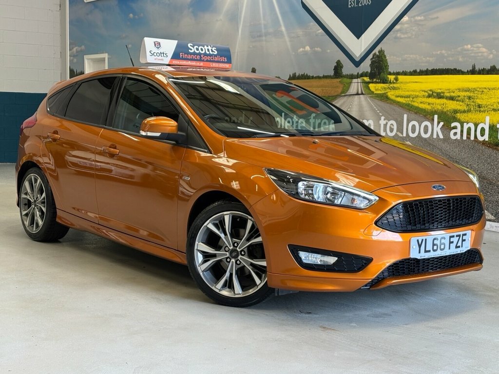 Ford Focus 1L St-line Orange