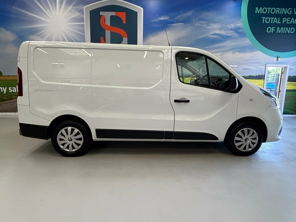 Renault Trafic 1.6L Business MK18EZT White #4