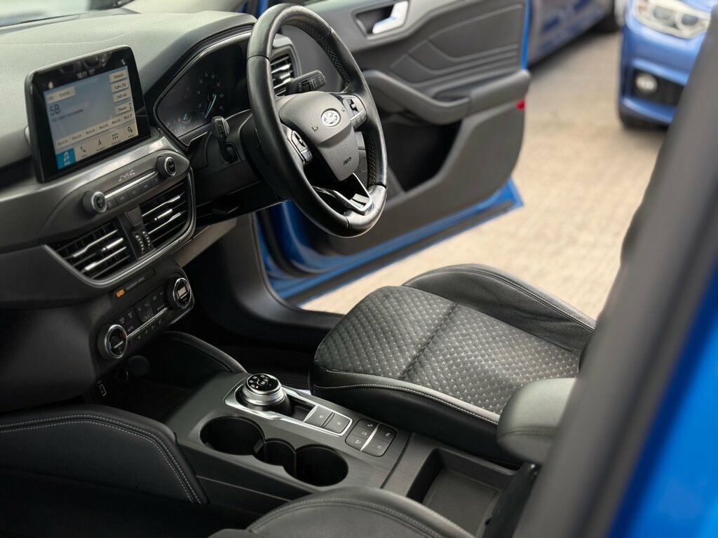 Ford Focus 1.0T Ecoboost Titanium X Hatchback ML68UTF Blue #4