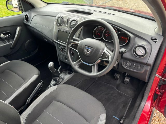Dacia Sandero Stepway Tce Comfort Euro 6 LV70SYX Red #2
