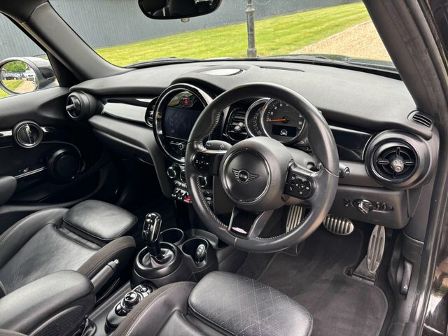 Mini Hatch Cooper Sport Steptronic Euro OV21AWP Black #2