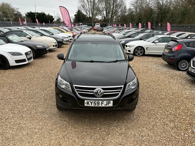 Volkswagen Tiguan 2.0 Tdi Escape 4Wd Euro 5 KY59FJP Black #2