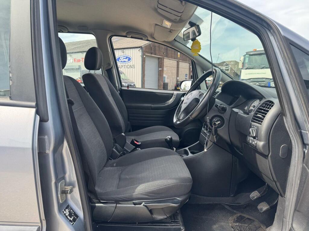 Vauxhall Zafira 1.8 Elegance 16V Red #13