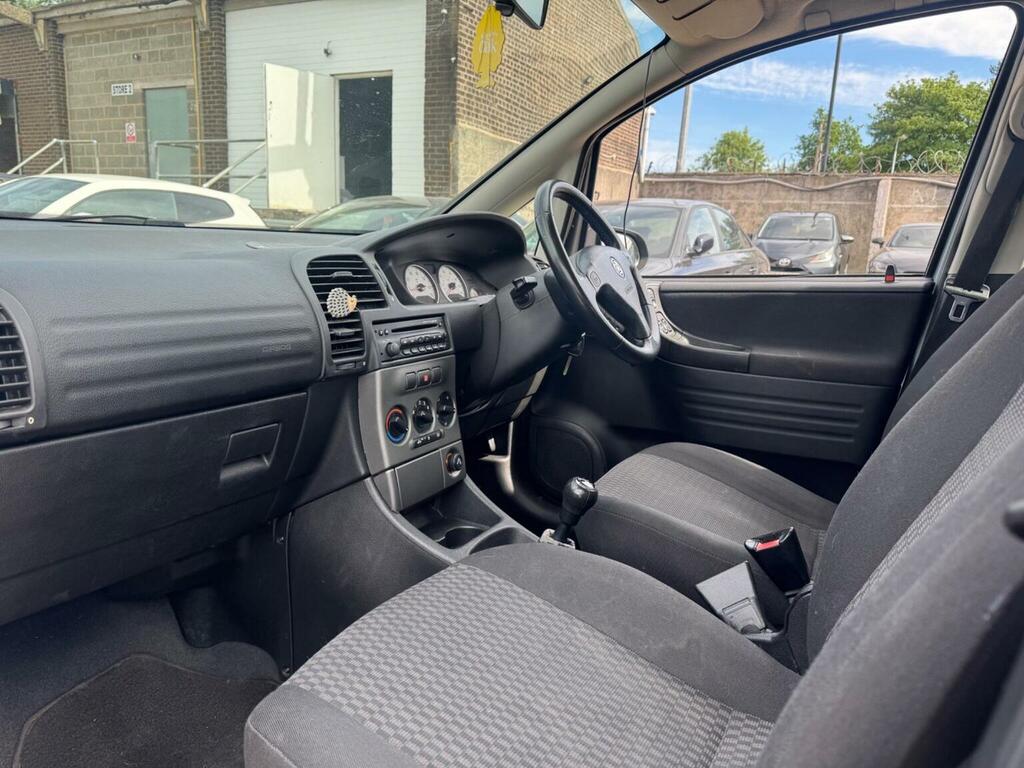 Vauxhall Zafira 1.8 Elegance 16V Red #10