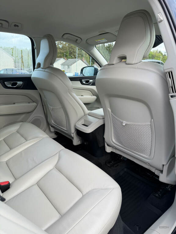 Volvo XC60 2.0 D4 Momentum Pro Awd Geartronic MIJ77 Blue #5