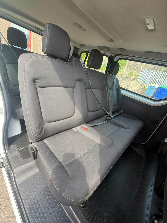 Renault Trafic Sl27 Energy Dci 95 Business 9 Seater FG67MZO White #6