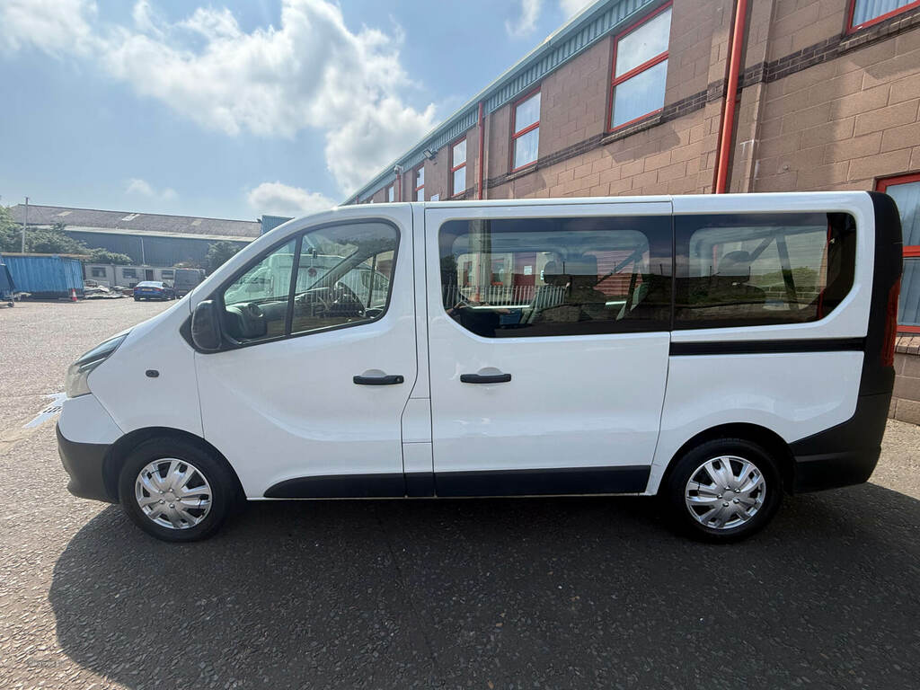 Renault Trafic Sl27 Energy Dci 95 Business 9 Seater FG67MZO White #3