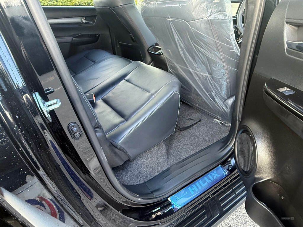 Toyota HILUX Invincible X D Cab Pick Up 2.8 D 48V Black #6