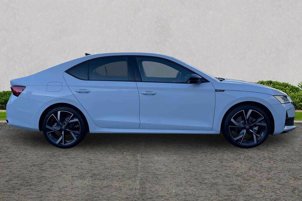 Skoda Octavia 1.5 Tsi 150 Sportline WJ75GXY White #4