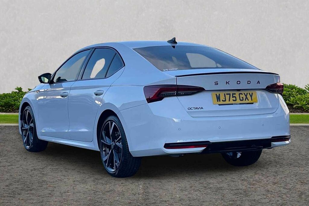 Skoda Octavia 1.5 Tsi 150 Sportline WJ75GXY White #3