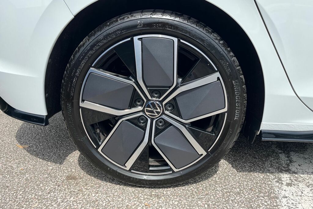 Volkswagen Golf 1.5 Tsi 150 Black Edition WF75KGN White #5