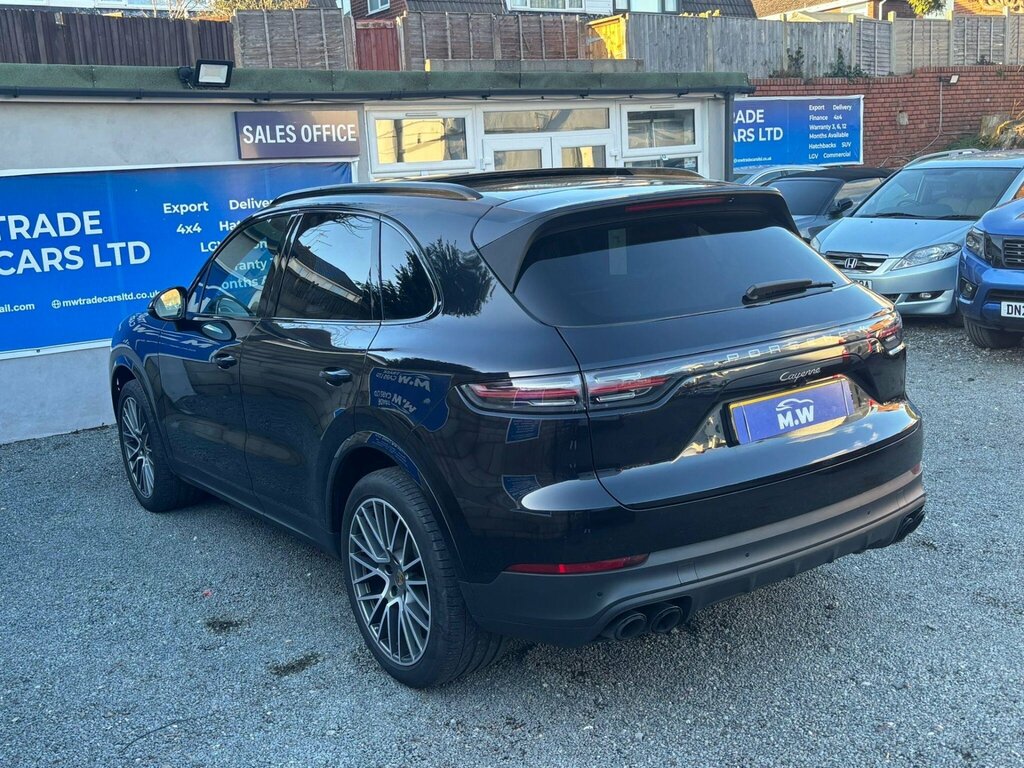 Porsche Cayenne 3.0T V6 Platinum Edition Tiptronics 4Wd Euro 6 S LB22OGS Black #4