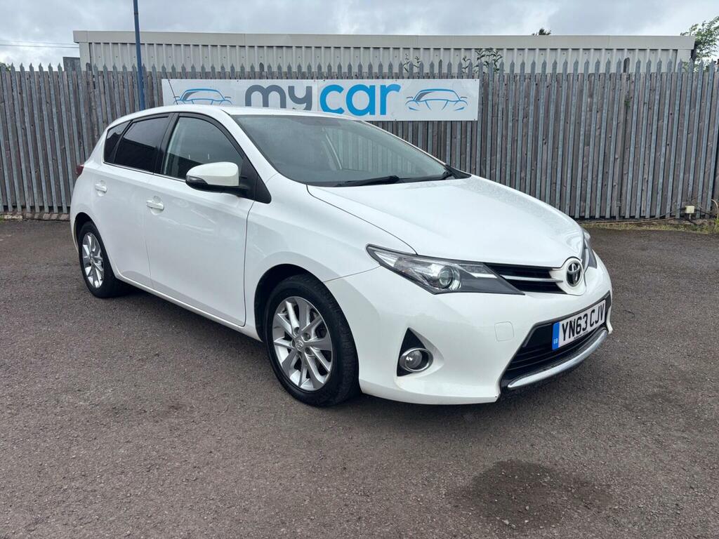Toyota Auris Hatchback 1.6 V-matic Icon Euro 5 201363 White