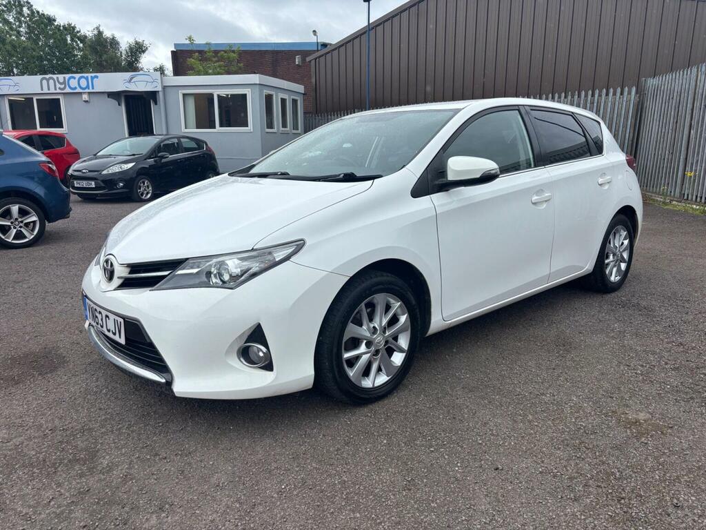 Toyota Auris Hatchback 1.6 V-matic Icon Euro 5 201363 YN63CJV White #4