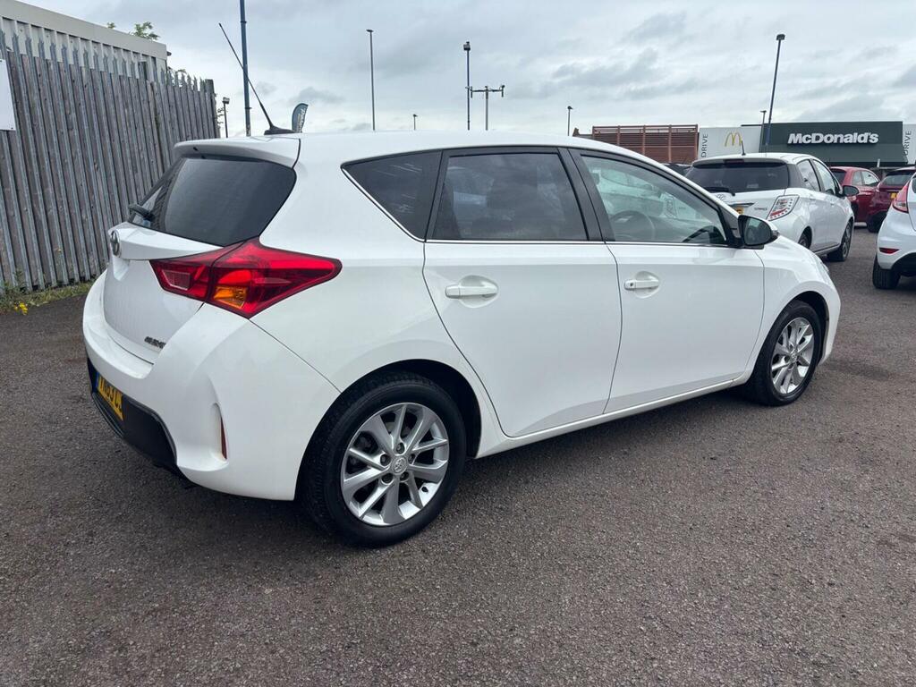 Toyota Auris Hatchback 1.6 V-matic Icon Euro 5 201363 YN63CJV White #5