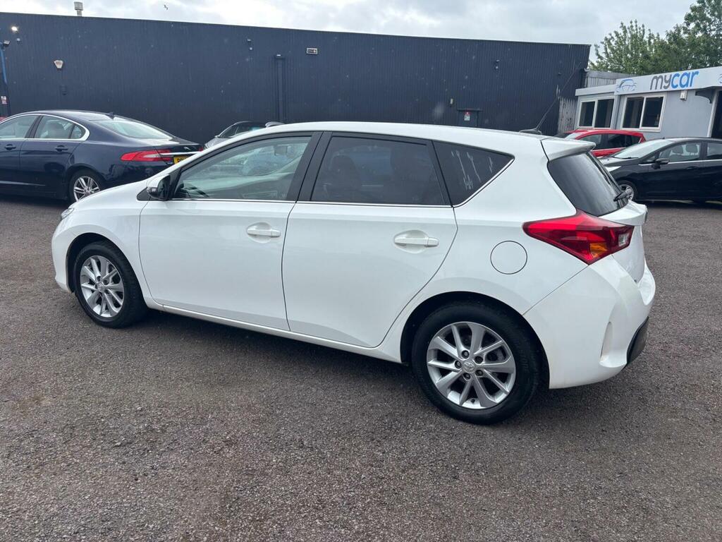 Toyota Auris Hatchback 1.6 V-matic Icon Euro 5 201363 YN63CJV White #2