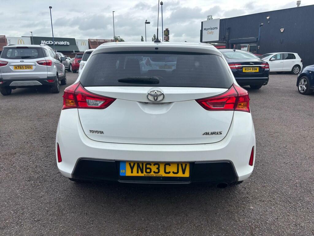 Toyota Auris Hatchback 1.6 V-matic Icon Euro 5 201363 YN63CJV White #6