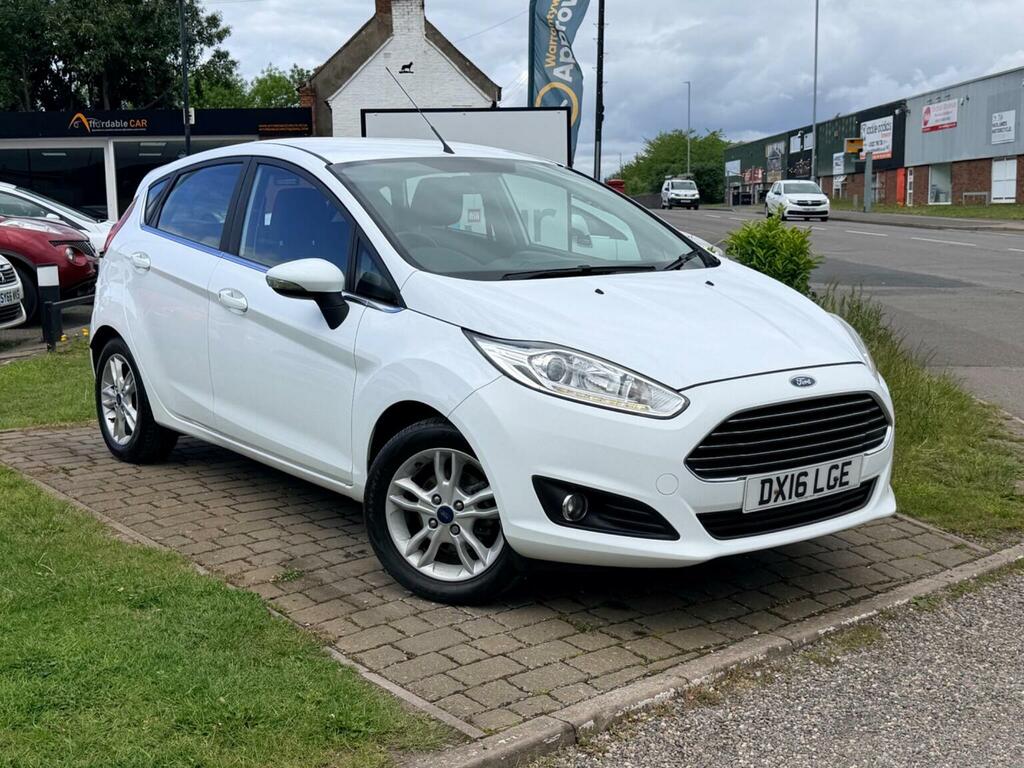 Ford Fiesta Hatchback 1.25 Zetec Euro 6 201616 White