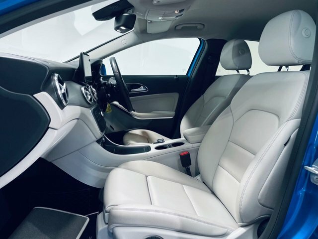 Mercedes-Benz GLA Class Gla200d Sport Suv Blue #2