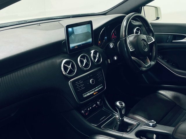 Mercedes-Benz A Class A200d Amg Line Hatchback WT17EYD White #5