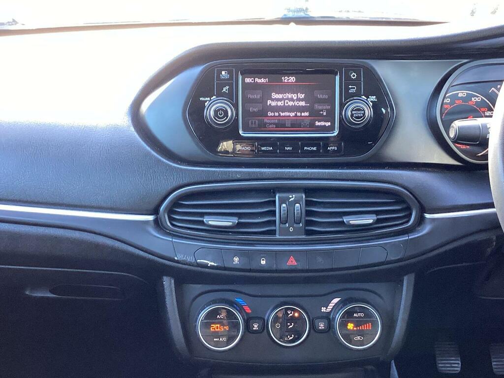 Fiat Tipo Hatchback 1.4 Mpi Lounge Euro 6 201767 KR54VLS Red #5