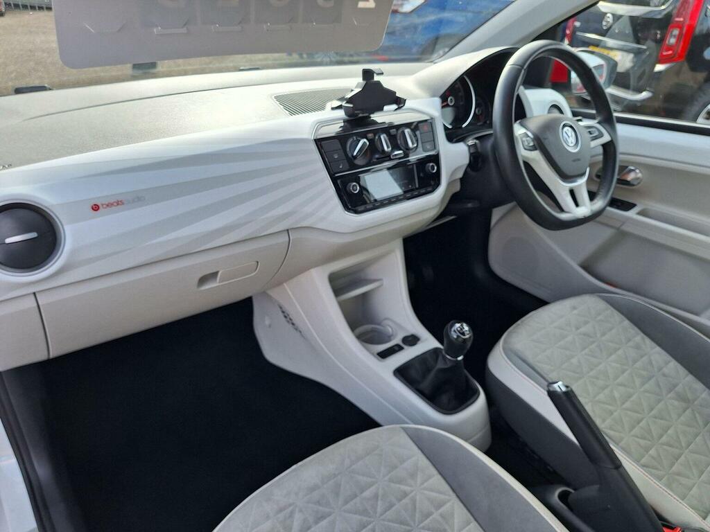 Volkswagen Up Hatchback 1.0 Up Beats Euro 6 Ss 201767 SX67EOG White #2