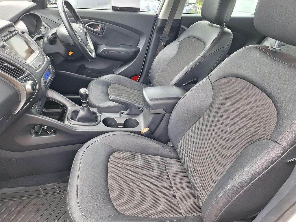 Hyundai Ix35 Suv 2.0 Crdi Se 4Wd Euro 5 Nav 201464 White #4