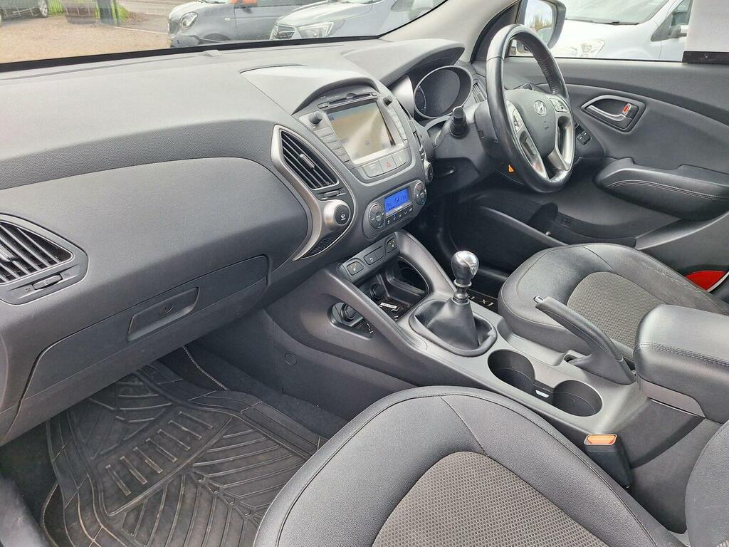 Hyundai Ix35 Suv 2.0 Crdi Se 4Wd Euro 5 Nav 201464 White #2