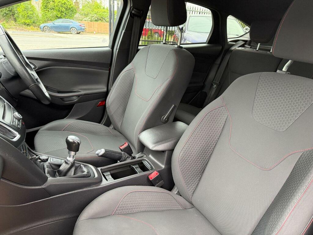 Ford Focus Hatchback 1.5 Tdci St-line Euro 6 Ss 2017 DU67UCD Red #5