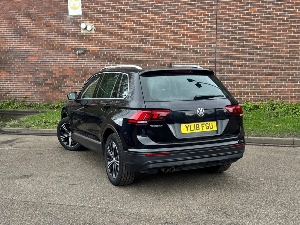 Volkswagen Tiguan 2.0 Tdi Se Navigation Dsg Euro 6 Ss YL18FGU Black #4