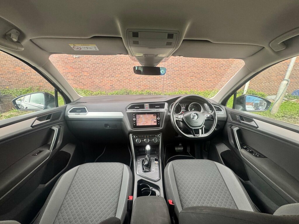 Volkswagen Tiguan 2.0 Tdi Se Navigation Dsg Euro 6 Ss YL18FGU Black #3