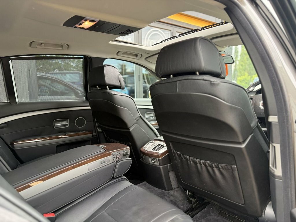 BMW 7 Series Saloon 3.0 Black #21