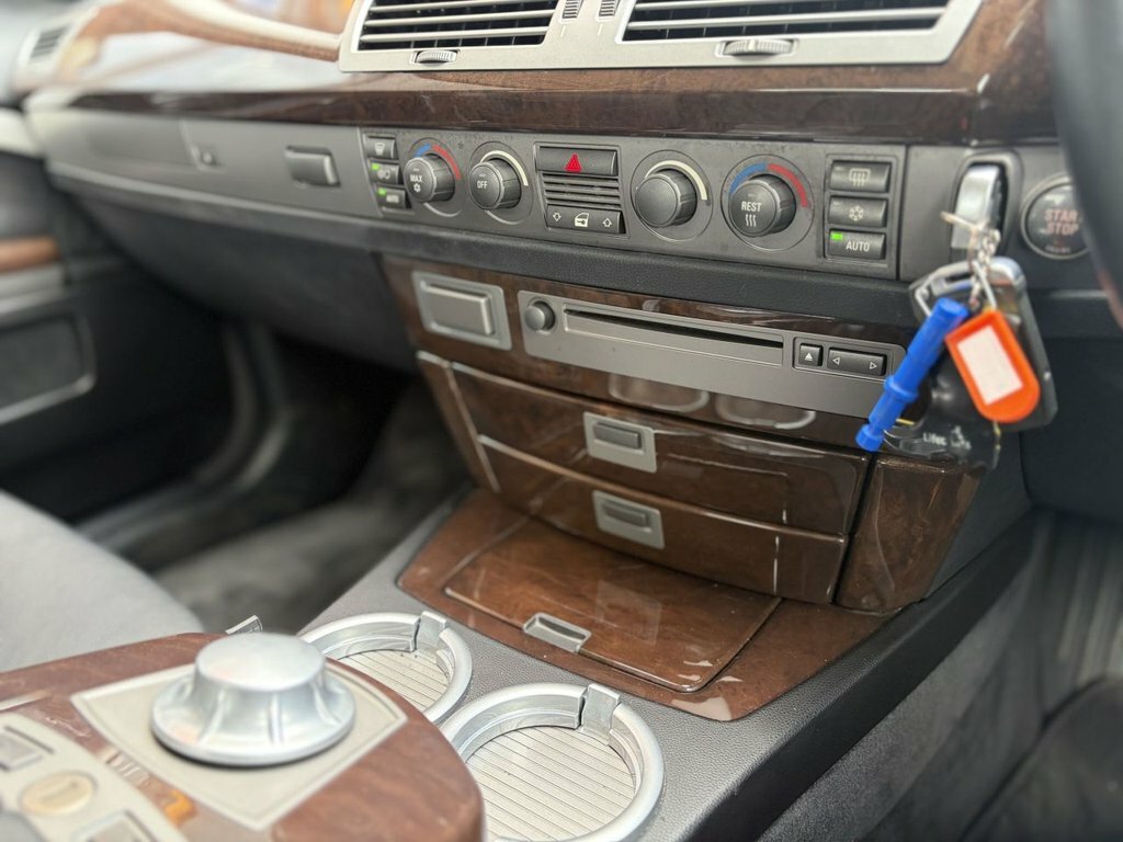 BMW 7 Series Saloon 3.0 Black #17